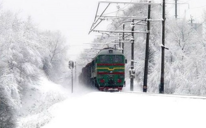 Через активність російських БпЛА Укрзалізниця пересаджує людей на автобуси